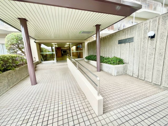 蓮根ファミールハイツ１号棟のエントランス|9月リノベーション完了予定！

現地ご見学希望・資料請求などお気軽にお問い合わせ下さい！
03-5990-5201