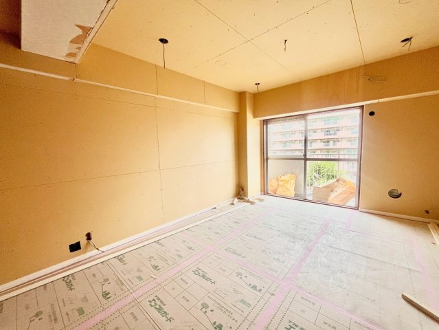 蓮根ファミールハイツ１号棟の洋室|9月リノベーション完了予定！

現地ご見学希望・資料請求などお気軽にお問い合わせ下さい！
03-5990-5201