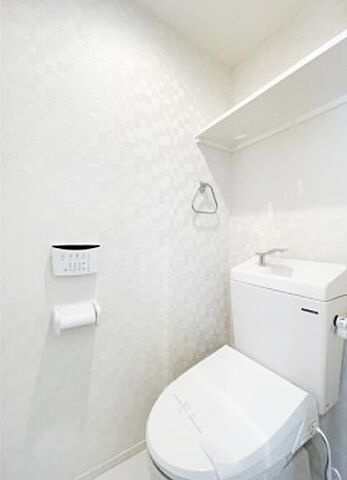 中野区本町３丁目の賃貸マンションのトイレ