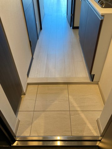 クレヴィスタ綾瀬の玄関