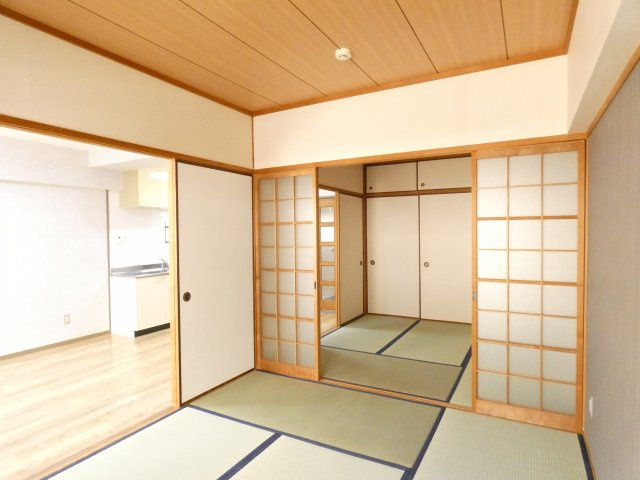 コスモ川内の和室|和室2部屋が続きで使用できます。
