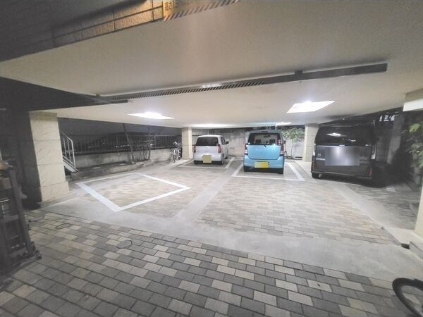 【駐車場】メルベーユ新宿 