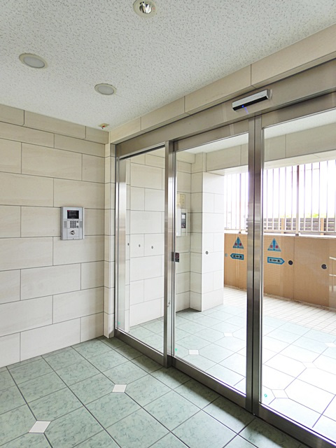 ブライディア上社のエントランス