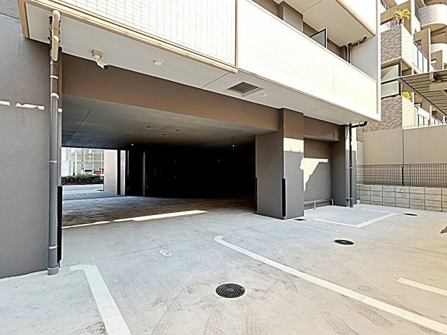 スリーアイランドタワー桜山の駐車場