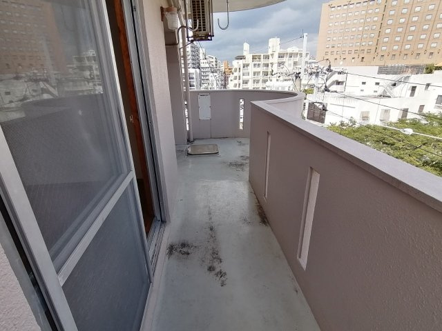 那覇市泉崎２丁目の賃貸マンションのバルコニー