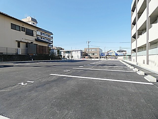 エトワール社が丘の駐車場