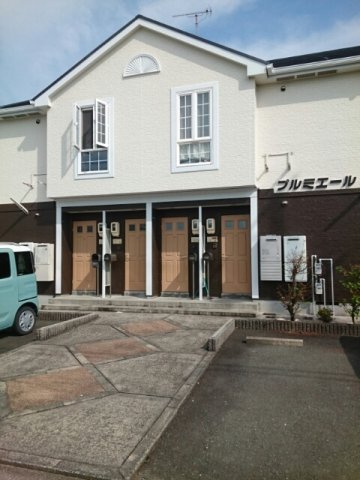 プルミエールのエントランス|外観もきれいです