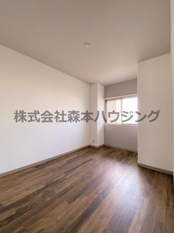 【洋室】 | 　PHOENIX COURT 交野Ⅰ | 落ち着いた色調の洋室です