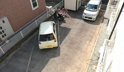リパーサイド東合川【キャッシュバック対象の物件】の駐車場|車をお持ちの方に嬉しい駐車場付きの物件です