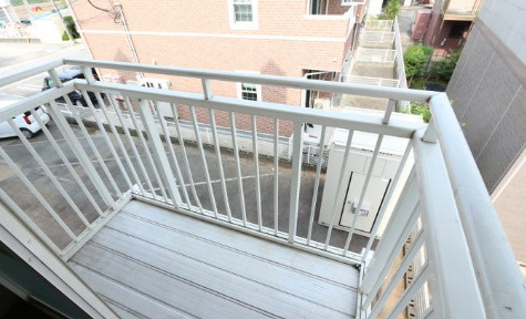リパーサイド東合川【キャッシュバック対象の物件】のバルコニー|外からの目が気にならないバルコニーで洗濯物が干せます