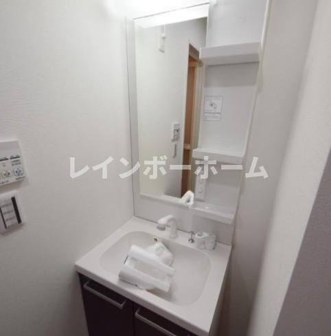 SkyMatsudo の洗面所|明るい洗面所です