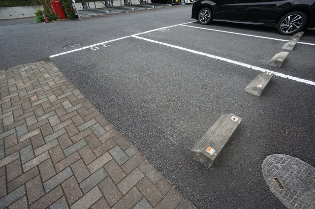 アルファタウン天王台の駐車場