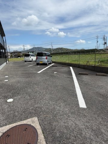 フライハイト麻郷の駐車場