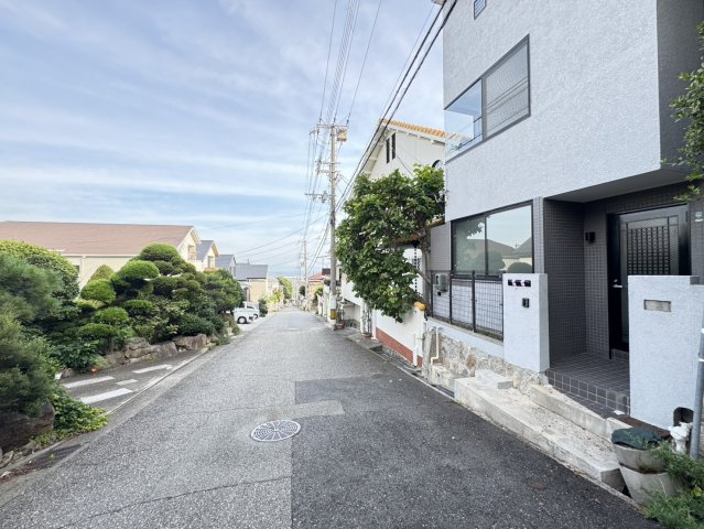 五毛通３丁目戸建の前面道路含む現地写真