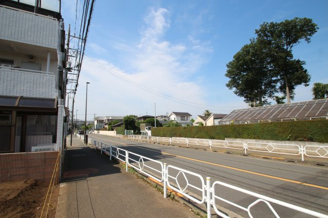 【Blooming Garden】立川市東大和若葉町の外観|来客時にも便利な駐車2台可能（車種による）

