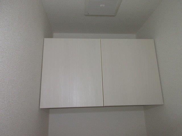 倉敷市八王寺町のアパートのトイレ|トイレ棚