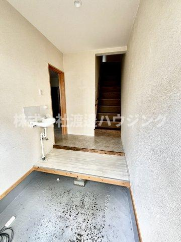 大久保町リノベテラスの玄関