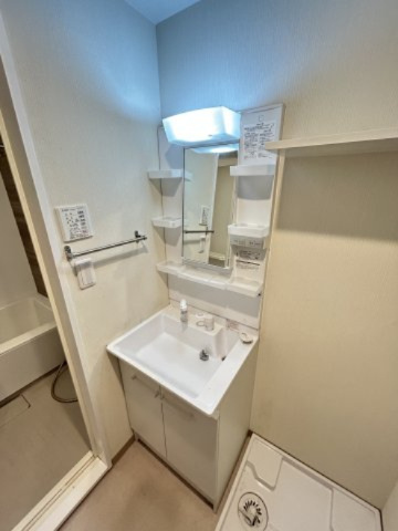 の賃貸マンションの独立洗面台|※別部屋同間取りのお写真となります。参考にご覧くださいませ。
