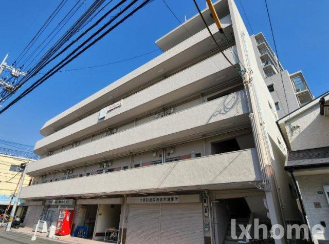 マンションナンバセブンのエントランス