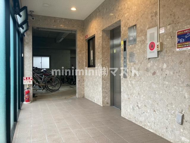 エステムコート大阪城南のエントランス