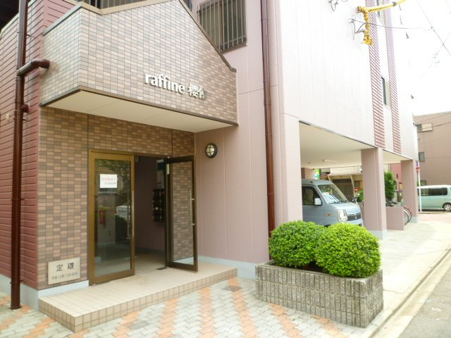 ラフィネ櫻館のエントランス|ゆとりのあるエントランスです