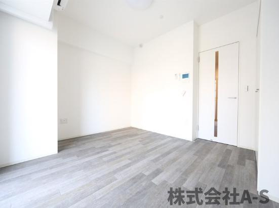 レジデンシア泉Ⅰの居間・リビング|同間取り画像使用
実際のお部屋と色などが異なる場合がございます。