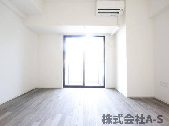 レジデンシア泉Ⅰの居間・リビング|同間取り画像使用
実際のお部屋と色などが異なる場合がございます。