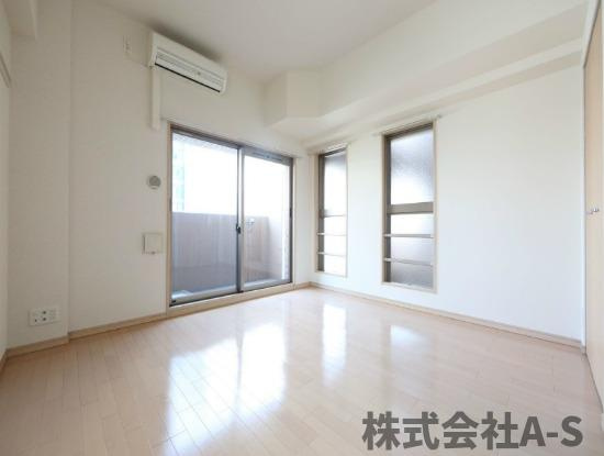 プレサンス新栄デコールの居間・リビング|同間取り画像使用
実際のお部屋と色などが異なる場合がございます。