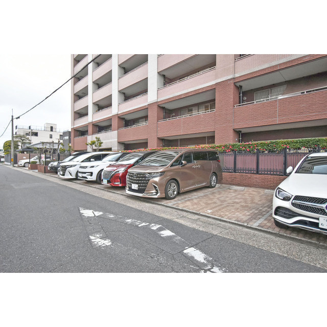 LaSante東白壁の駐車場|駐車場があるので、車を買う予定の方も安心です