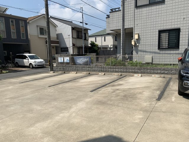 ラトレ白鳥の駐車場|車をお持ちの方に嬉しい駐車場付きの物件です