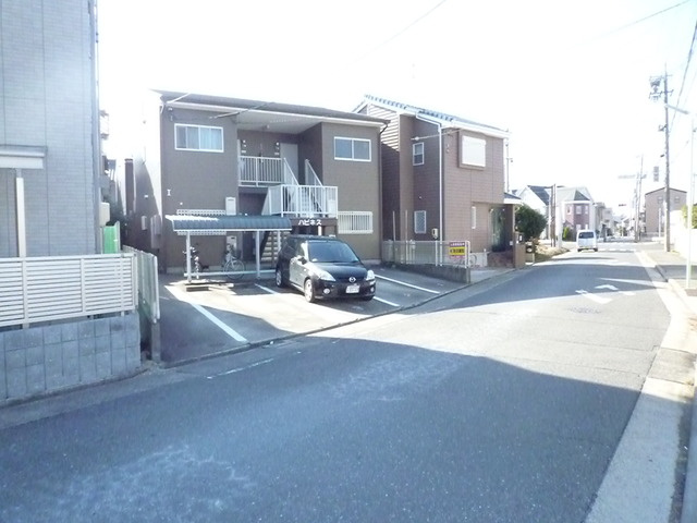 ハピネスⅡの駐車場|車をお持ちの方に嬉しい駐車場付きの物件です