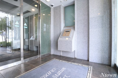 【エントランス】 | プレサンス名古屋STATIONビーフレックス | ゆとりのあるエントランスです