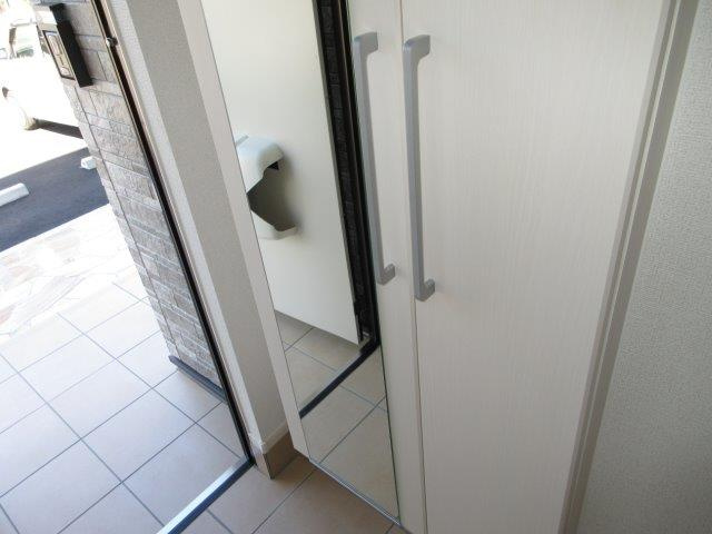倉敷市八王寺町のアパートの玄関|シューズボックス