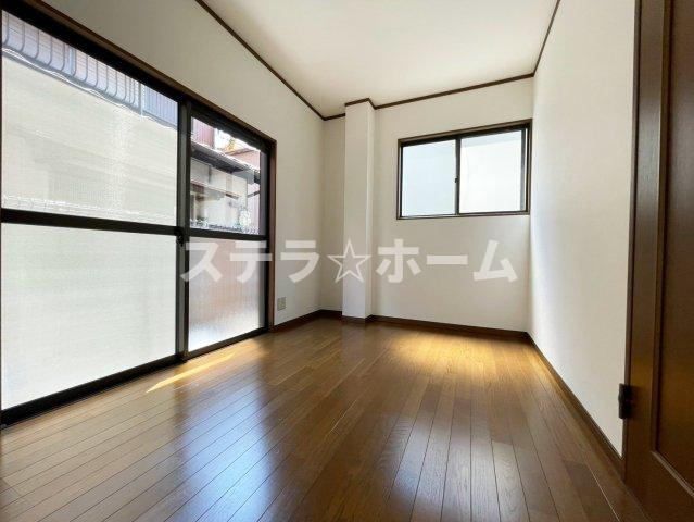 塚本5 中古戸建の洋室|使い勝手のいい洋室です