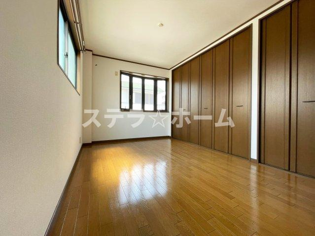 塚本5 中古戸建の洋室|明るい洋室です