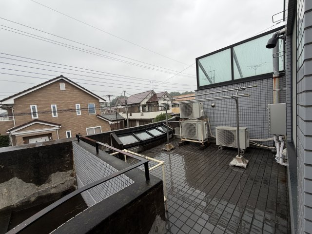 中古戸建　所沢下安松のその他|洗濯物や多目的に使える広々バルコニー