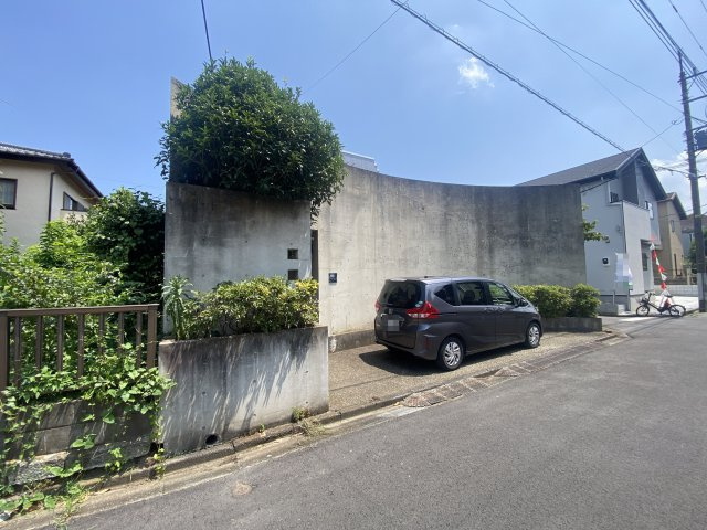 中古戸建　所沢下安松の前面道路含む現地写真