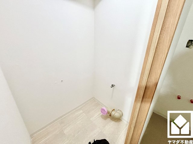ルネ武庫川のトイレ|落ち着いたデザインと使いやすさを兼ね備えたトイレを設置予定です。毎日使う場所だからこそ、快適性にも配慮されています。（リフォーム中の写真です）
