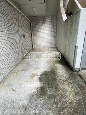 プレール・ドゥーク秋葉原EASTの駐車場