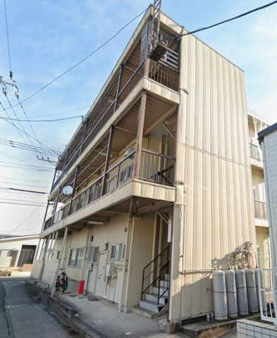 第一平田荘【キャッシュバック対象物件】のエントランス|毎日通るエントランスはこのようになっています