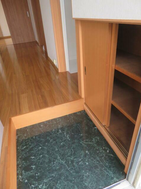 第一平田荘【キャッシュバック対象物件】の玄関|毎日通る玄関はこちらです