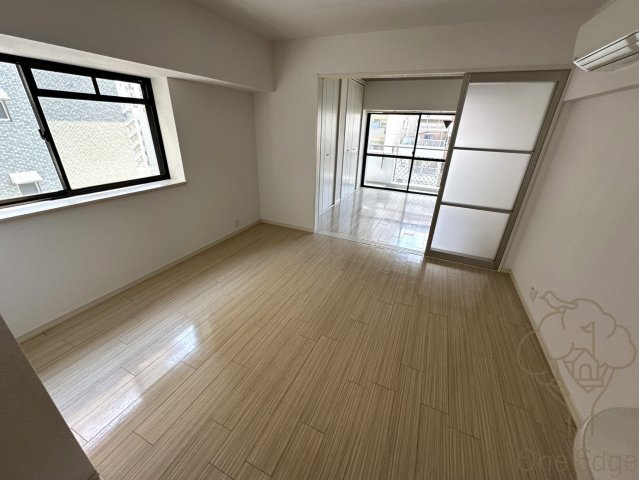 サクシード南森町の居間・リビング