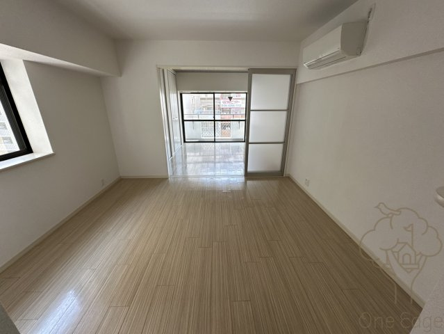 サクシード南森町の居間・リビング
