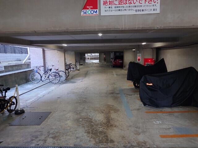 【駐車場】