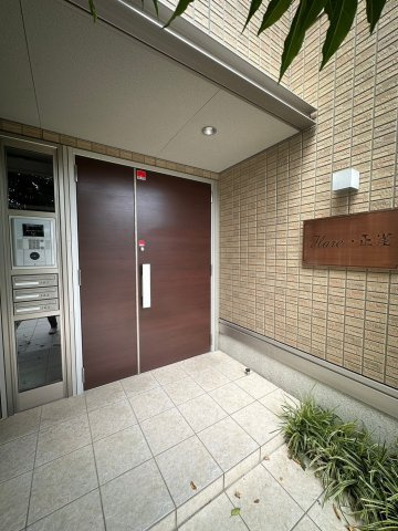 FLARE・正雀のエントランス