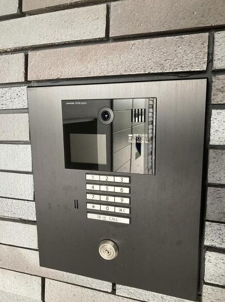 Ｓ－ＲＥＳＩＤＥＮＣＥ大橋ＦＬＵＳＳのエントランス|お洒落なエントランス。宅配ボックス完備、オートロック、
防犯カメラあって防犯安心♪