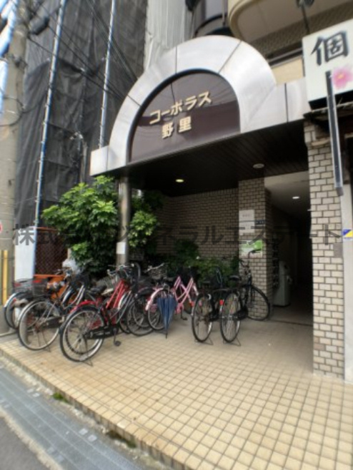 コーポラス野里の外観