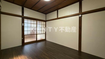 【居間・リビング】 | （Ｔ００２）東京都品川区二葉４－２０－４戸建 | ゆったり過ごせる居間です