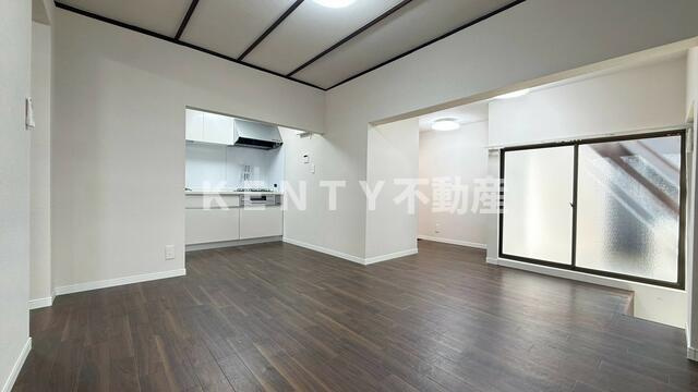 【居間・リビング】 | （Ｔ００２）東京都品川区二葉４－２０－４戸建 | ゆったりとした居間です