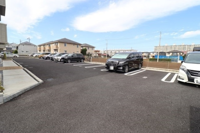 【駐車場】 | コンフォールクレール | 駐車場